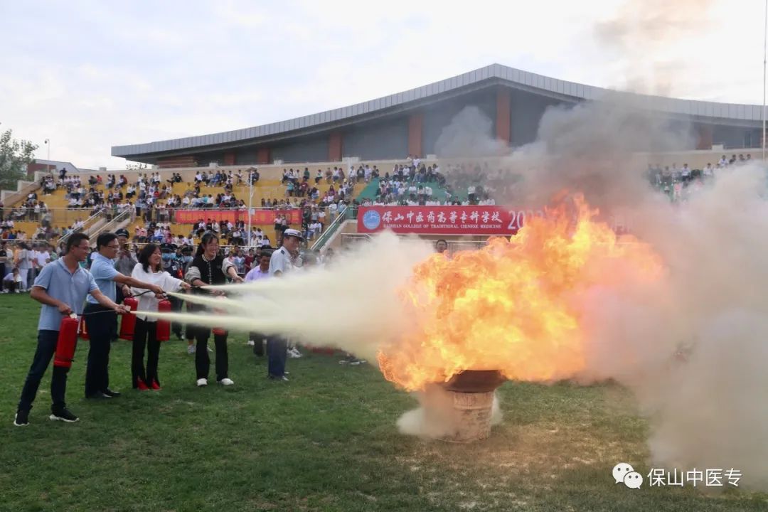 保山中医专开展地震、消防综合应急演练