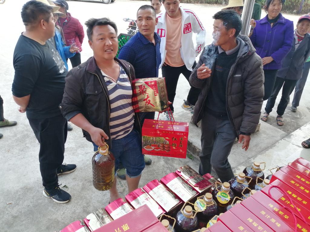 春节慰问暖人心 扶贫路上显真情