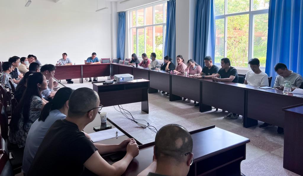 迎接党的二十大 培根铸魂育新人——保山中医专组织召开庆祝第38个教师节座谈会