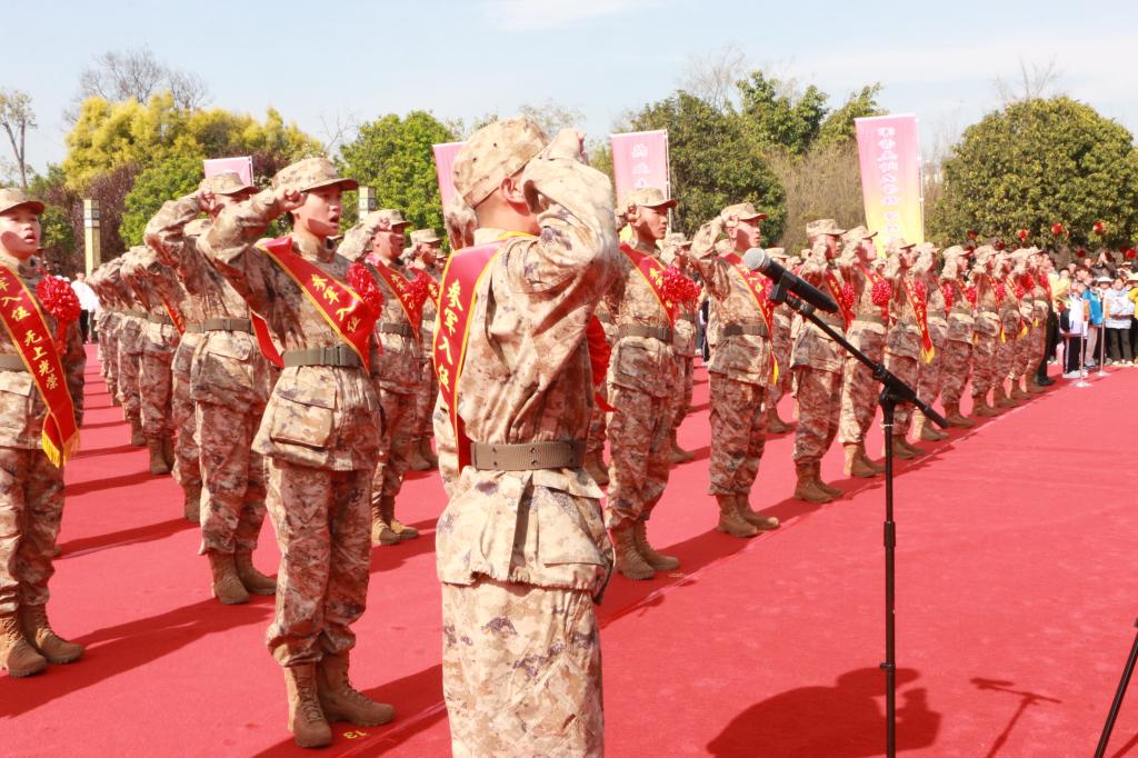 校园新闻 | 以青春之名，赴军营之约！学校11名学子光荣入伍
