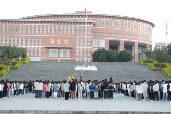 保山中医专开展国旗下的党史学习教育