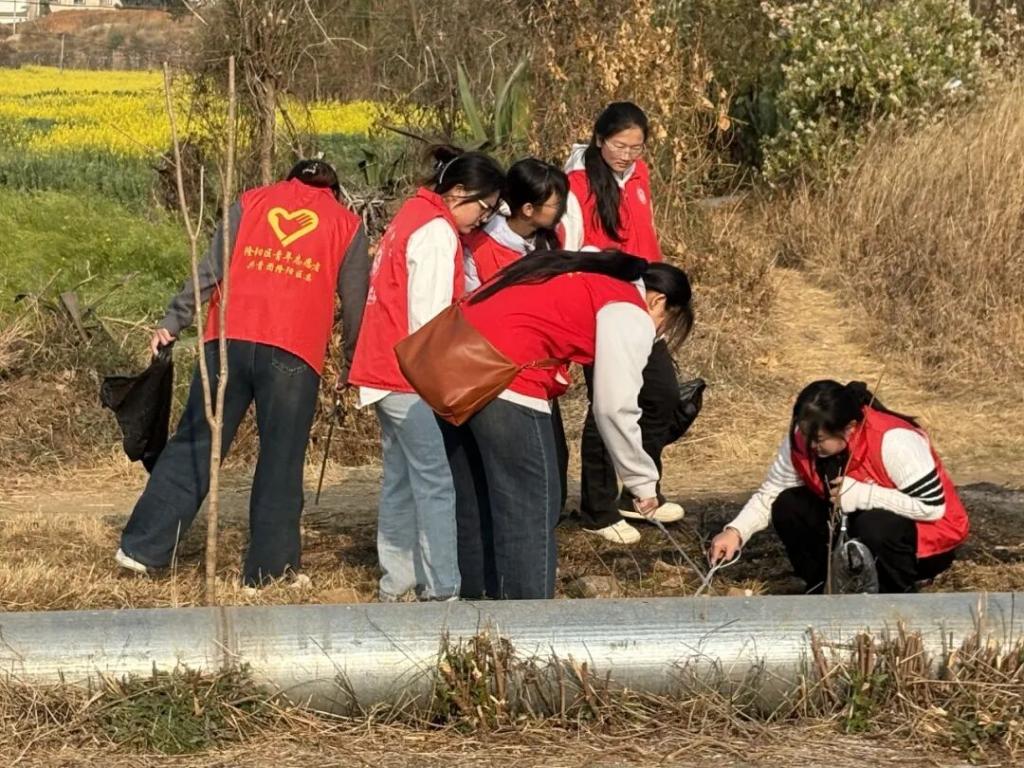 百名“河小青”集结，让雷锋精神在碧水畔闪光——保山中医专参加 “3・5” 学雷锋纪念日 “河小青” 生态保护主题活动