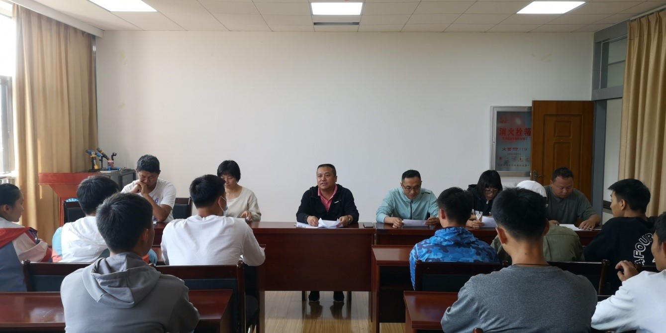 保山学院14名体育专业实习生到我校实习